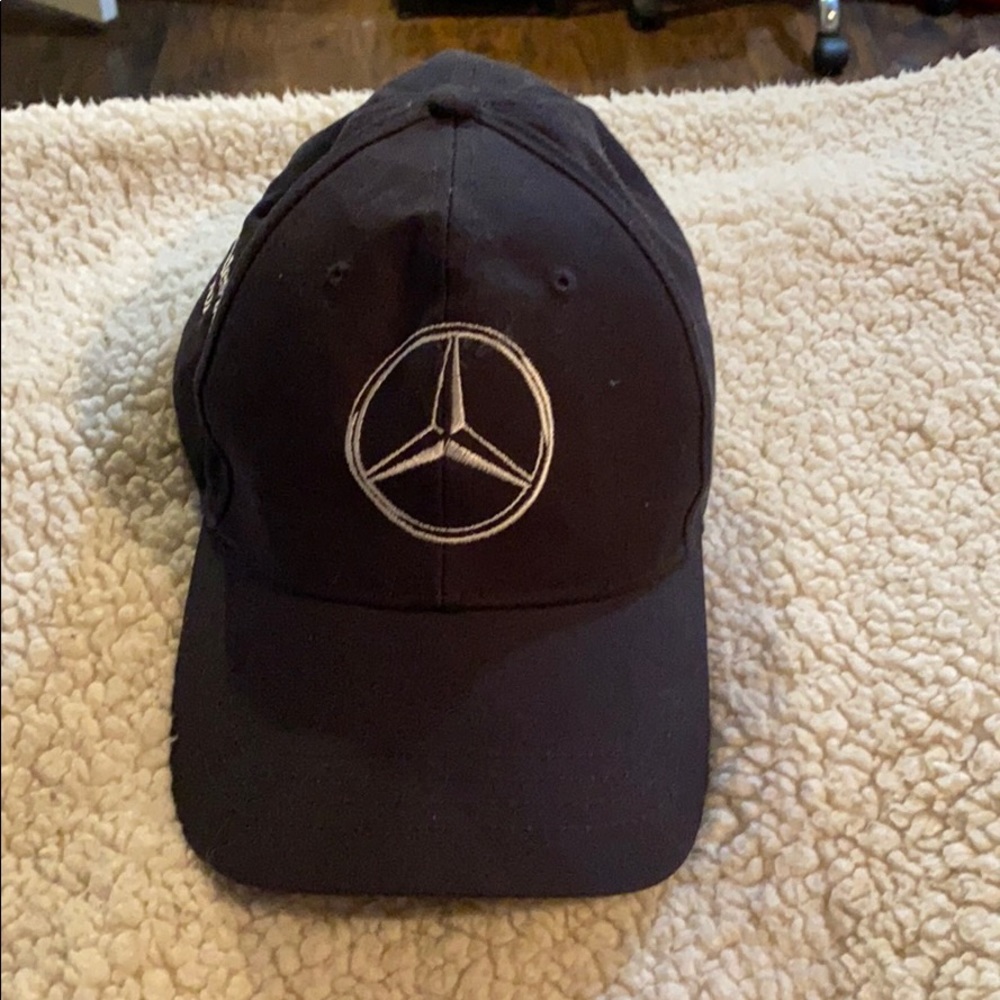 Mercedes Benz hat